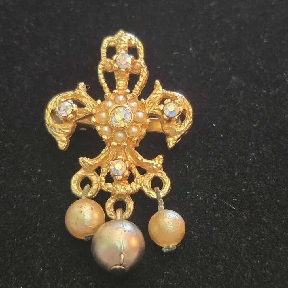 Vintage Fleur de lis Gold Tone Brooch Pin Rhinestone & Pearl Accent